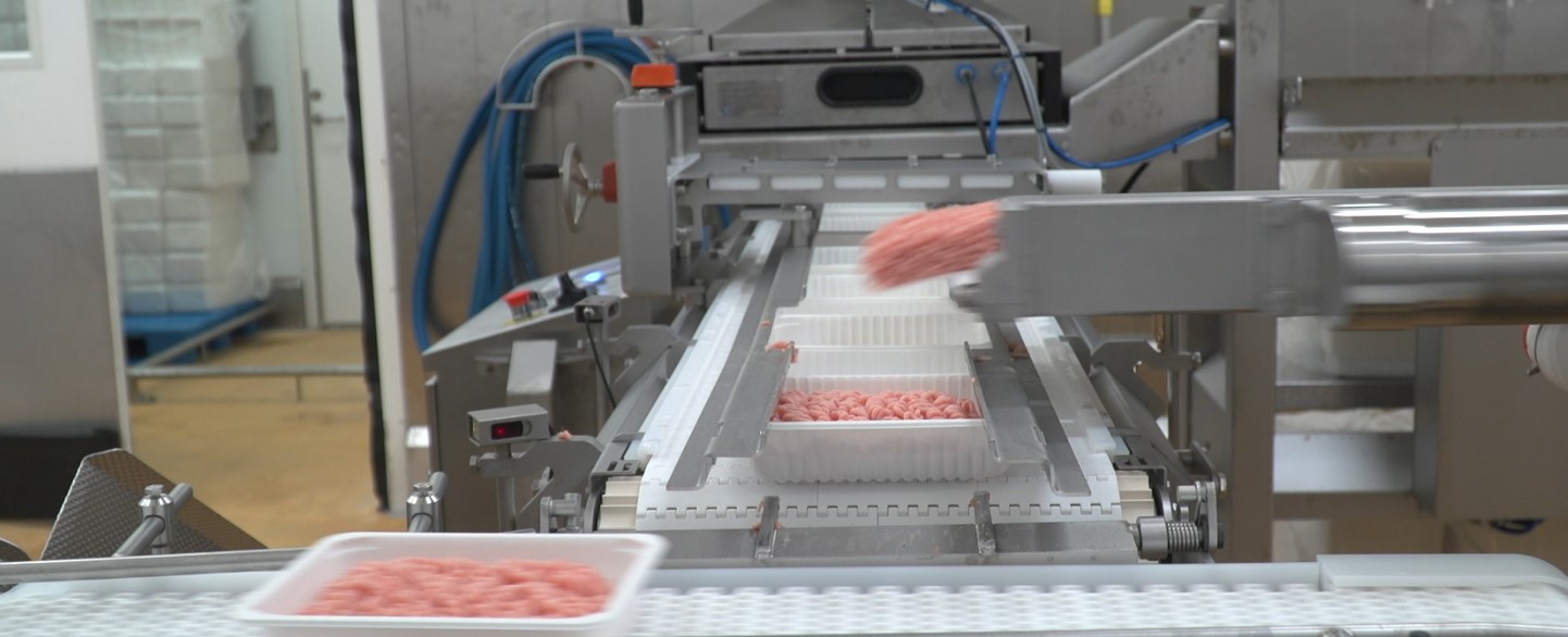 Mince meat in flight portion to pack 3