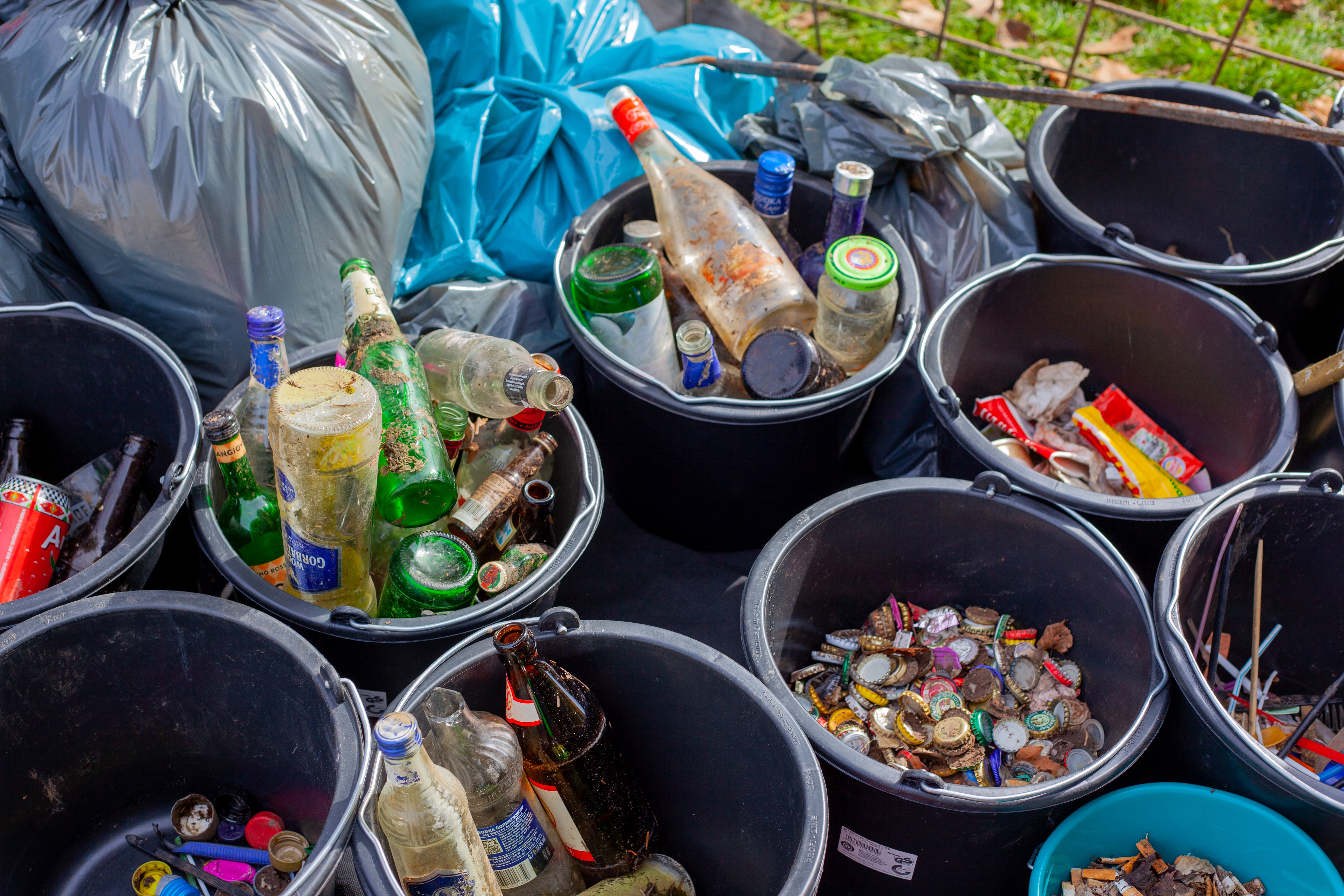 Contaminated food packaging in recycling bins